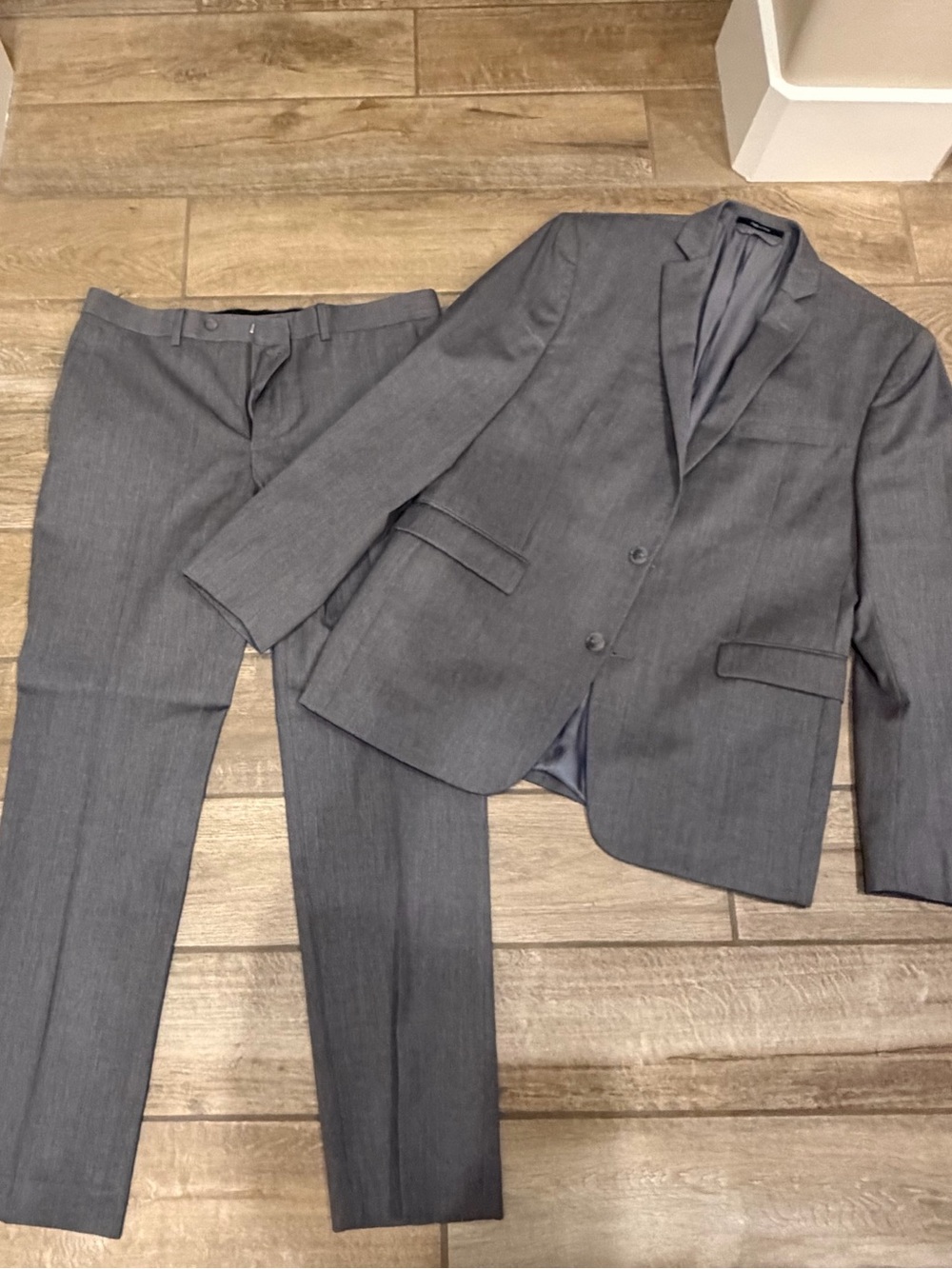 Bar III Extra slim wool Men’s suit gray 42R 33 x 30